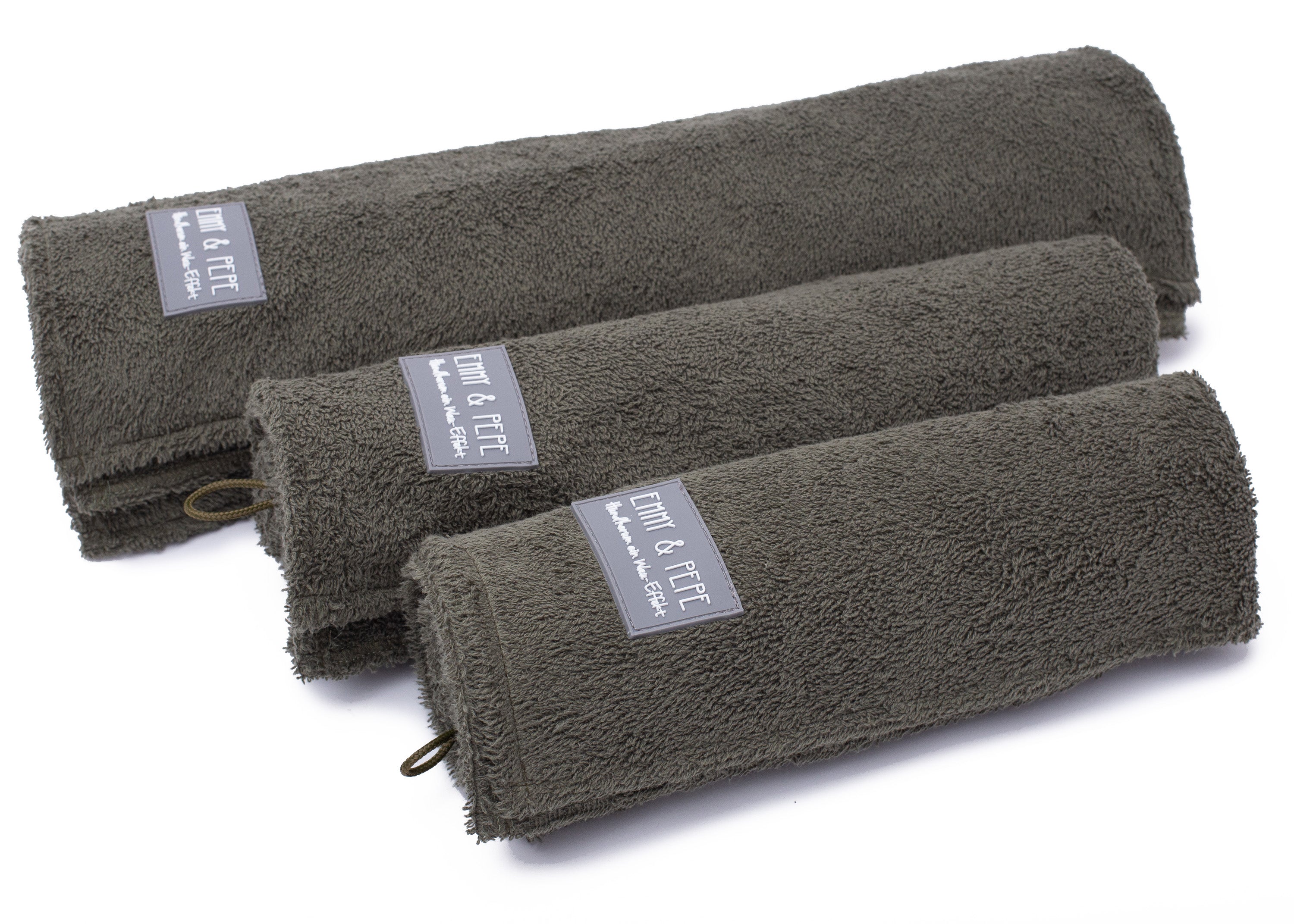 Hundehandtuch aus Bambusfaser Olive alle Größen gerollt