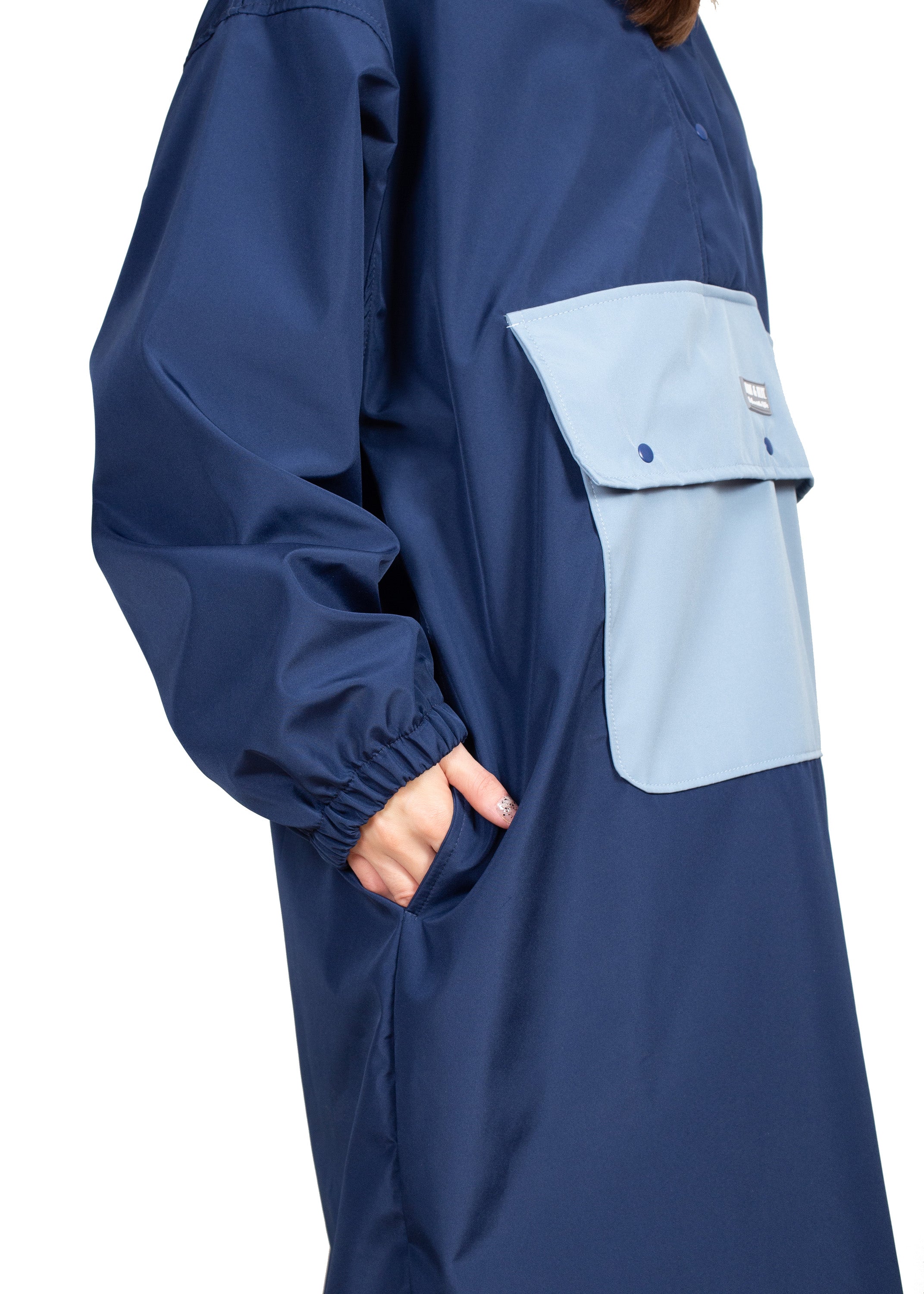 Wau-Poncho Regenponcho, Modell  Hellblau-Dunkelblau, seitliche Taschen für Leckerlis und Co
