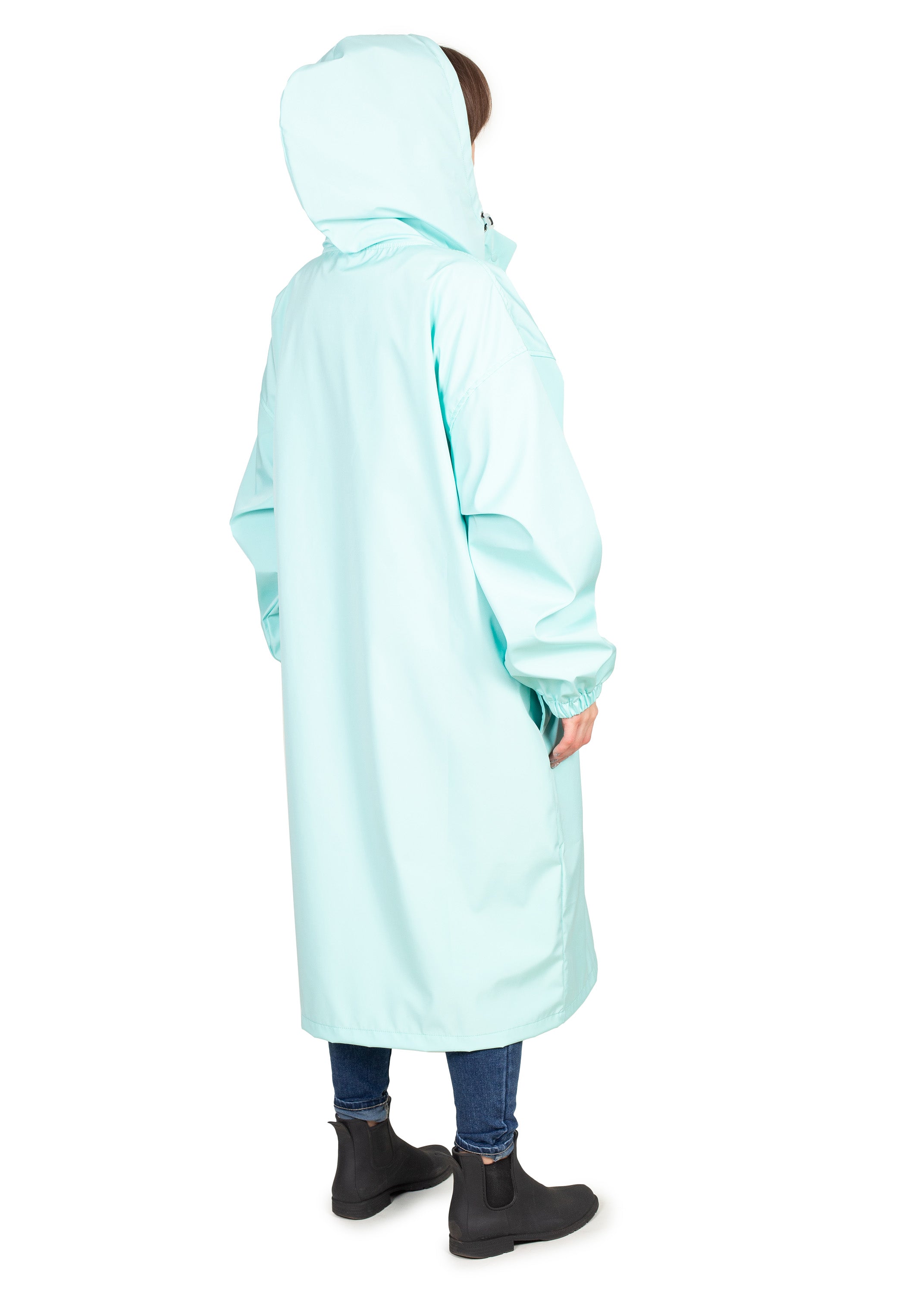 Wau-Poncho Regenponcho für jeden Spaziergang, Modell in Farbe Mint - mit verstellbarer Kapuze - seitliche Taschen mit Platz für Leckerlis