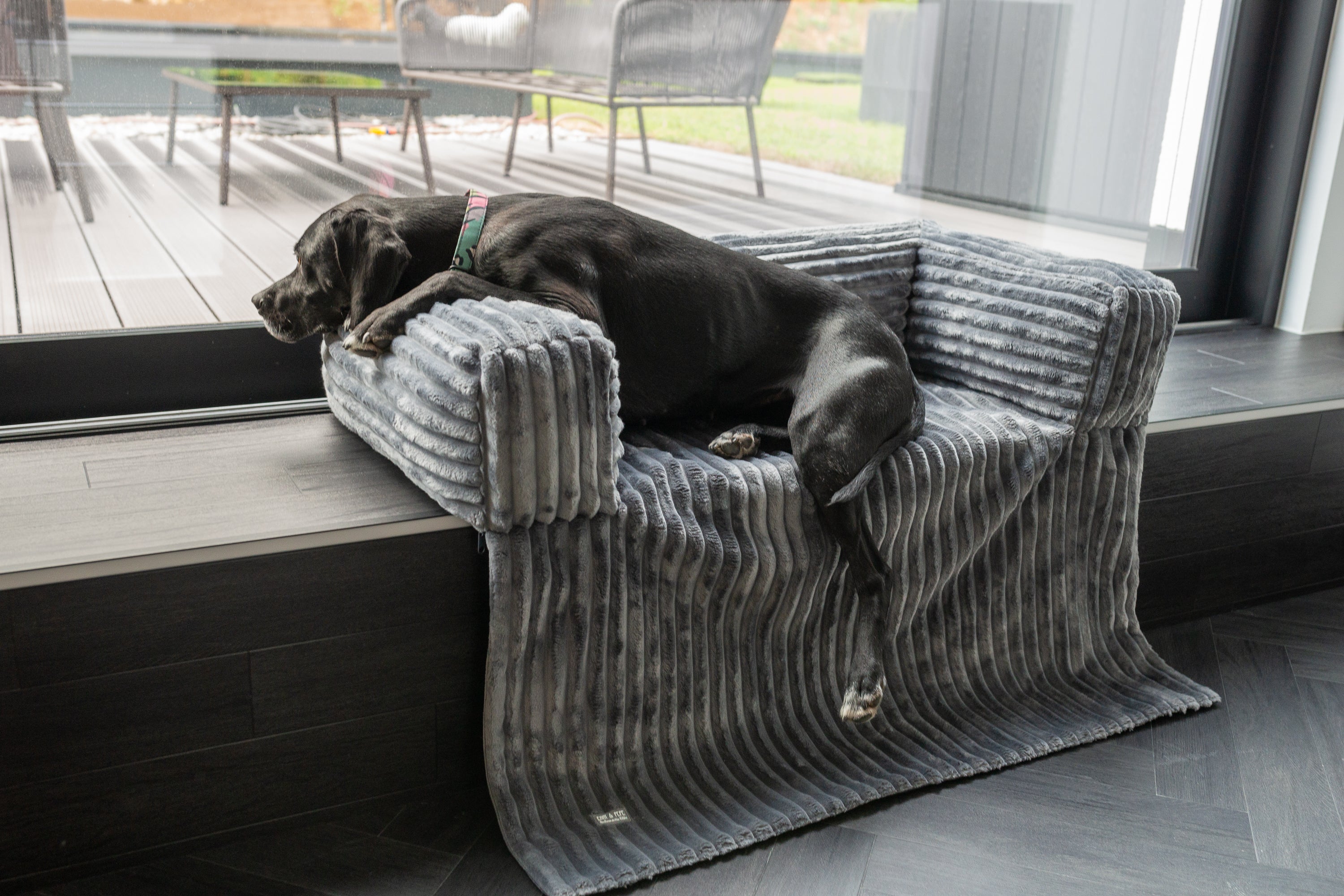 Wau-Sofa und Schlafsack