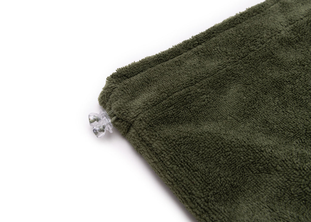 Hundebademantel aus Bambusfaser Olive Detailansicht Halsteil