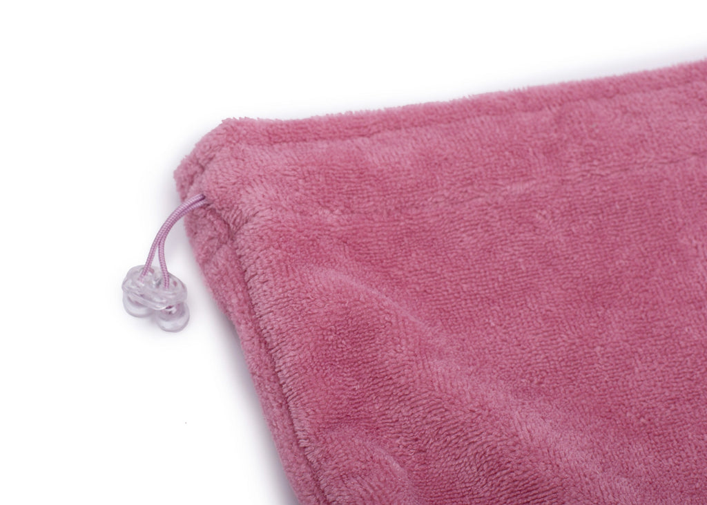 Hundebademantel aus Bambusfaser Rosé Detailansicht Halsteil