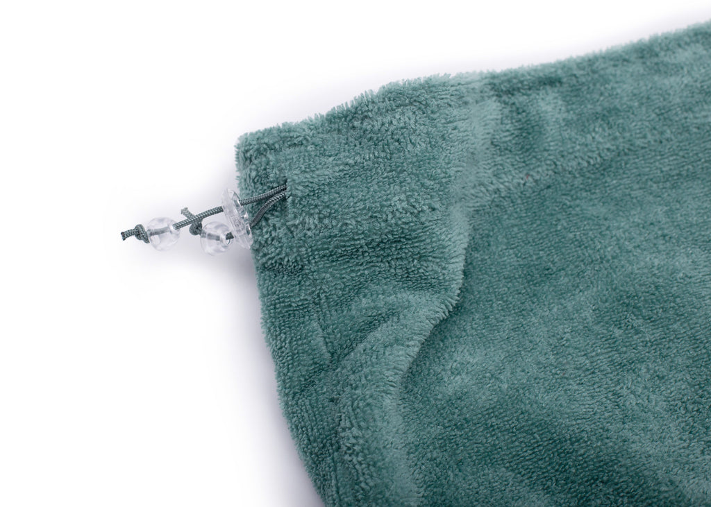 Hundebademantel aus Bambusfaser Rosmarin Detailansicht Halsteil