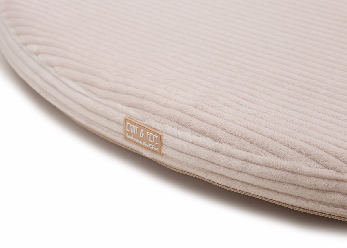 orthopädische Matte für Wau-Snuggle in Cord Creme in Nahaufname - als zusätzliche Einlage fürs Reisebett