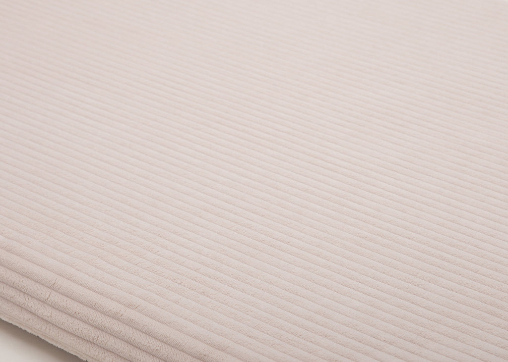 orthopädische Matte für Wau-Snuggle in Cord Creme  in Eckig Detailaufnahme des Stoffes- als zusätzliche Einlage fürs Reisebett