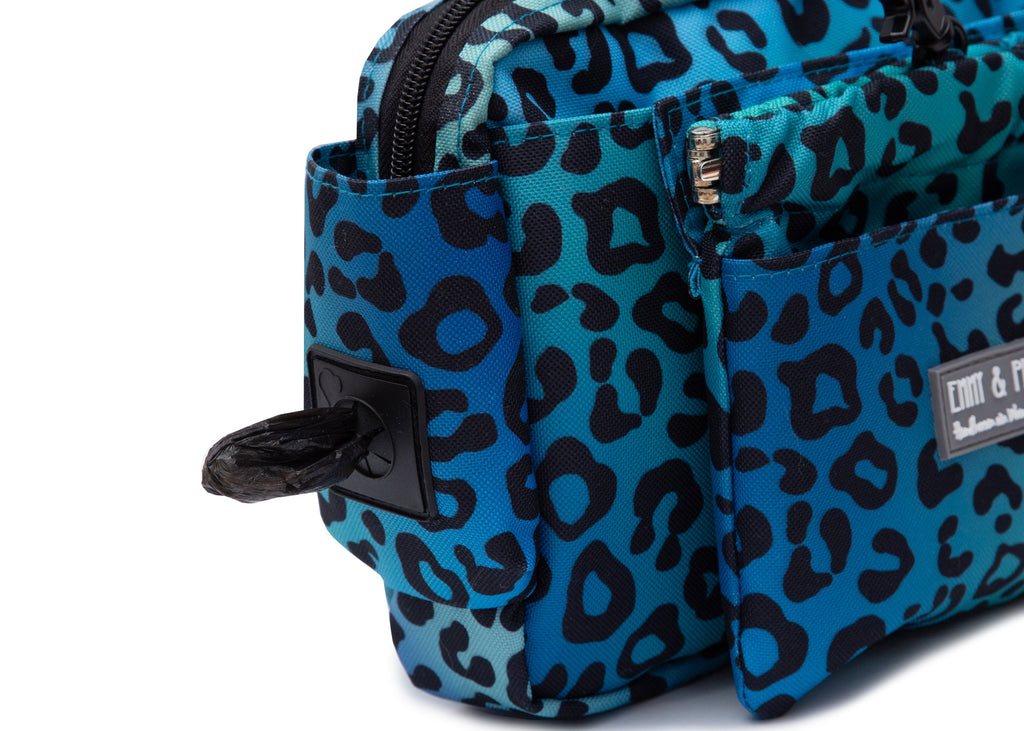 Wau-Pack große Gassitasche, Modell Leo Aqua, blau mit Leomuster, Grutlänge:  S (60-85cm),M (80-110cm),L (100-145cm) - bei jedem Spaziergang alles dabei - mit Kotbeutelspender