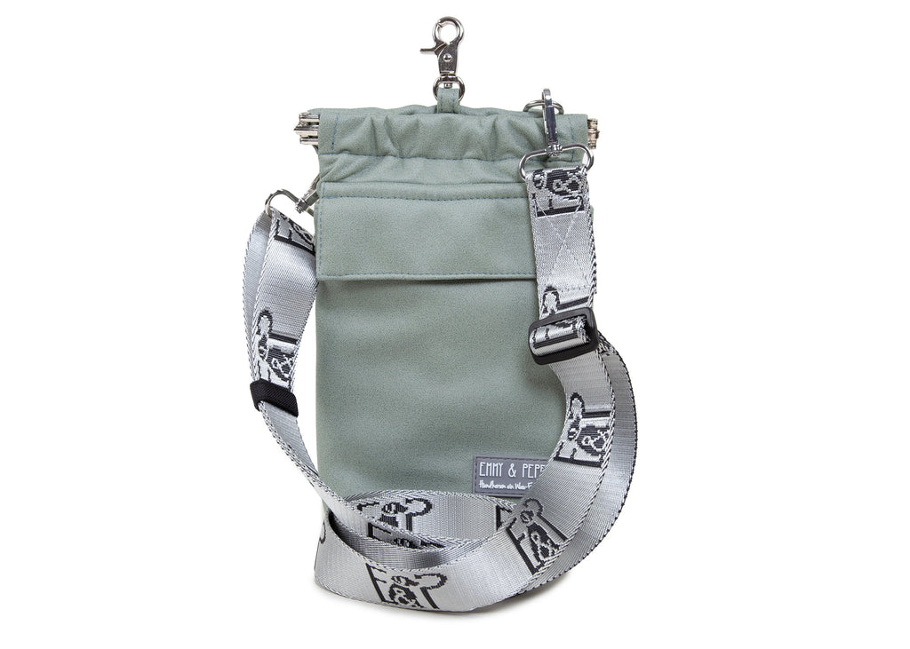 Gassitasche Wau-to-go Wildleder Salbei mit Schultergurt und mehreren praktischen Fächern