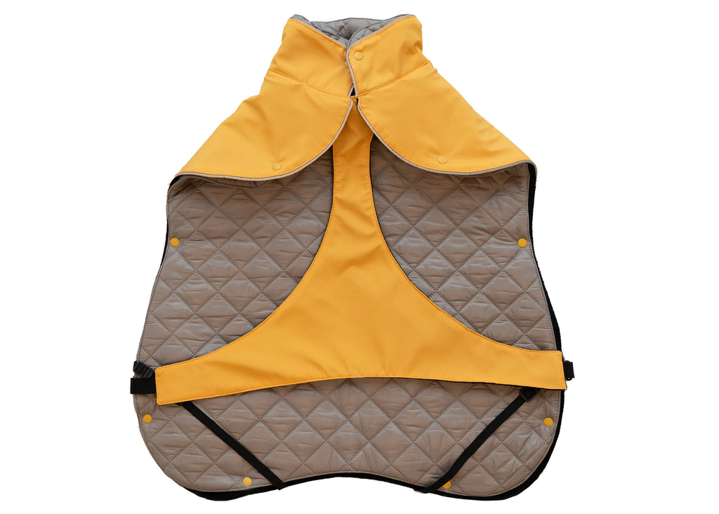 Wau-Coat Mustard 2 in 1 Hundemantel, Regen- und Kälteschutz mit praktischen Beinschlaufen gegen Verrutschen