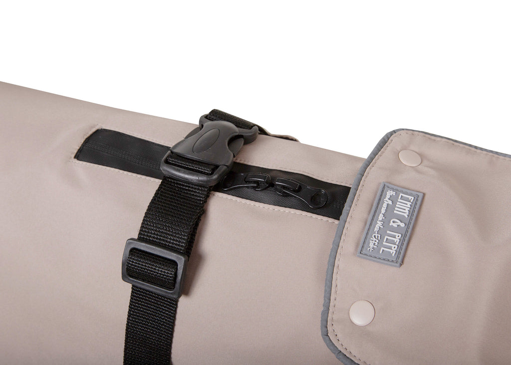 Wau-Coat Taupe, 2 in 1 Hundemantel für Regen und Kälte, praktischer Verschluss am Rücken