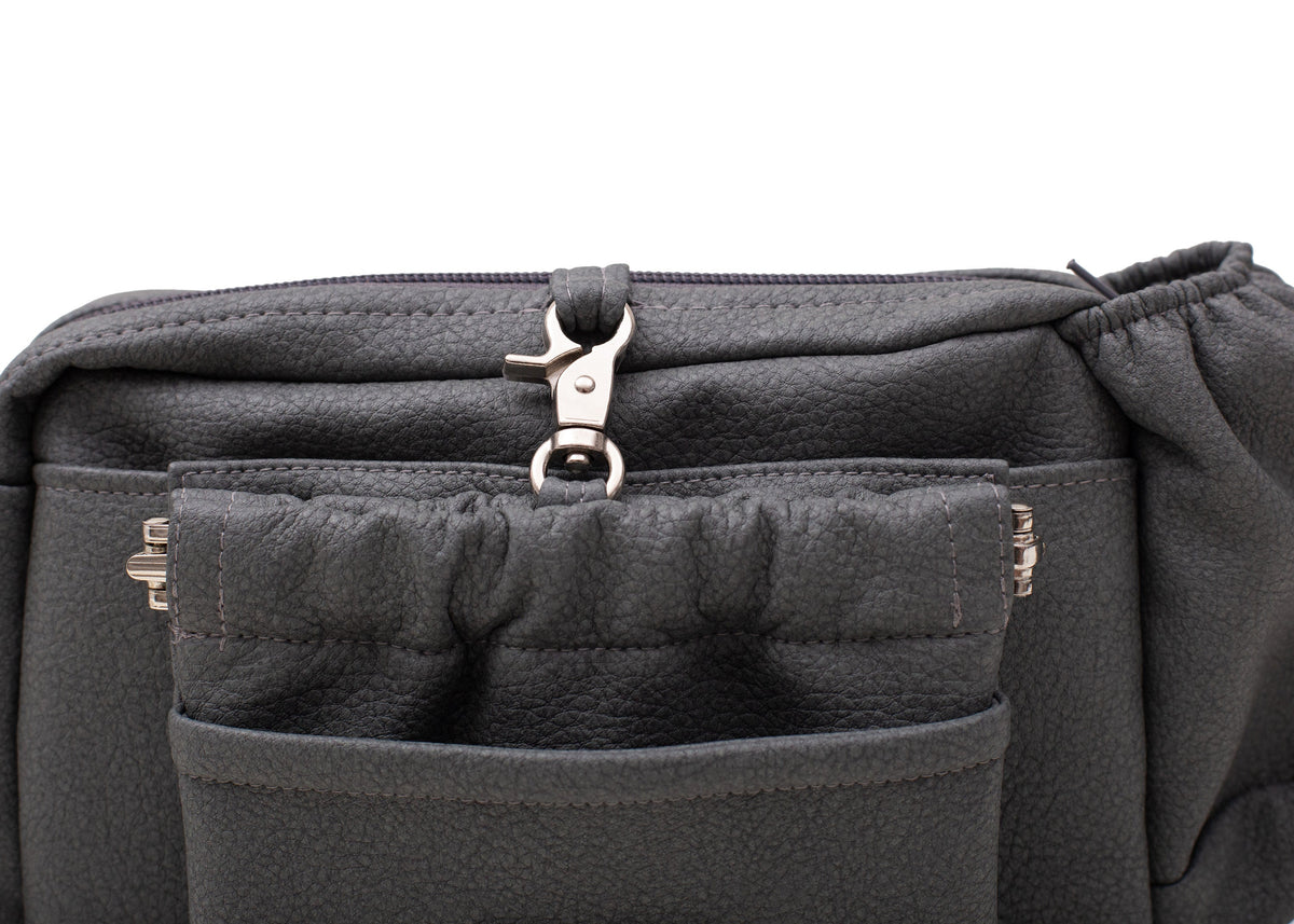 Wau-Pack große Gassitasche, Modell Kunstleder Dark Grey, dunkelgrau - mit vielen Fächern für jeden Spaziergang, mit abnehmbarer Leckerlitasche