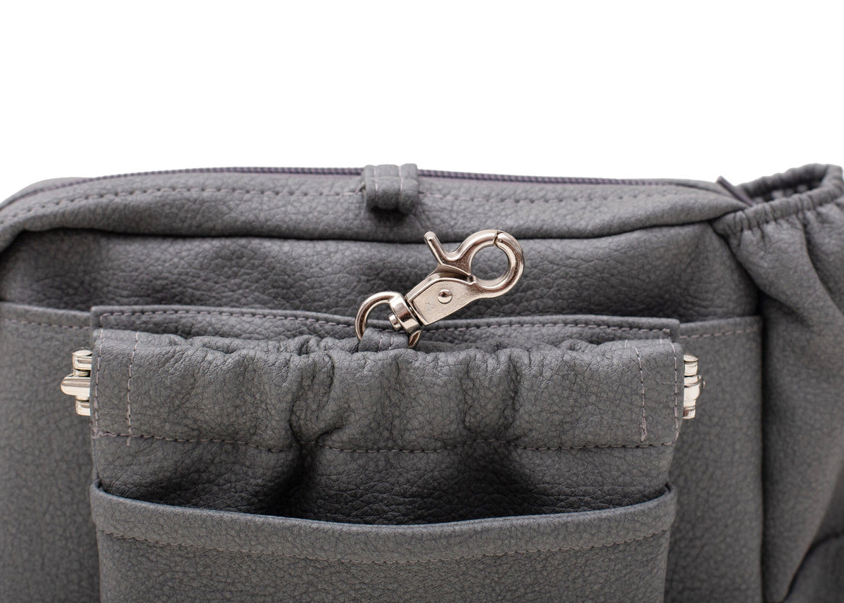 Wau-Pack große Gassitasche, Modell Kunstleder Dark Grey, dunkelgrau - mit vielen Fächern für jeden Spaziergang, mit abnehmbarer Leckerlitasche