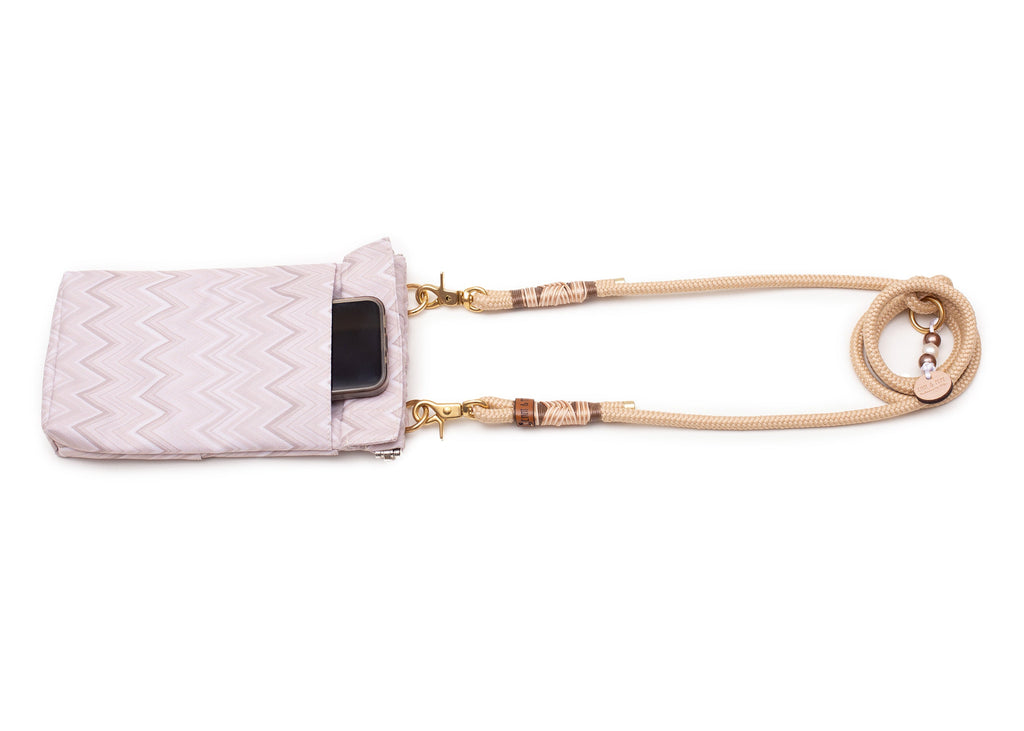 Wau-to-go Gassitasche, Modell  Cremessoni, hell mit leichtem Zick-Zack-Muster, praktischer Schultergurt zum Umhängen während des Spaziergangs