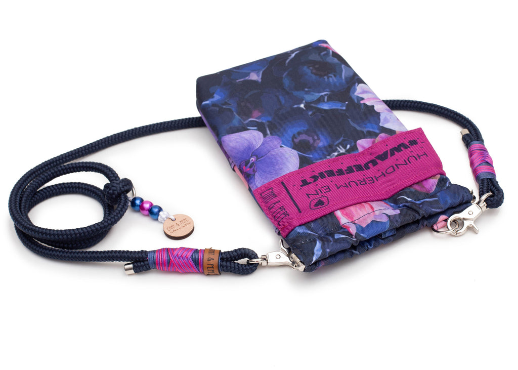 Wau-to-go Gassitasche, Modell Lilian, große Blumenmuster mit verschiedenen Blautönen