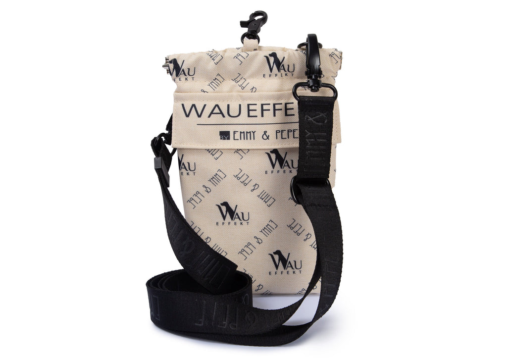 Gassitasche Wau-to-go "Wau-Effekt" Creme in Creme mit weißem Logoaufdruck mit Schultergurt und mehreren praktischen Fächern