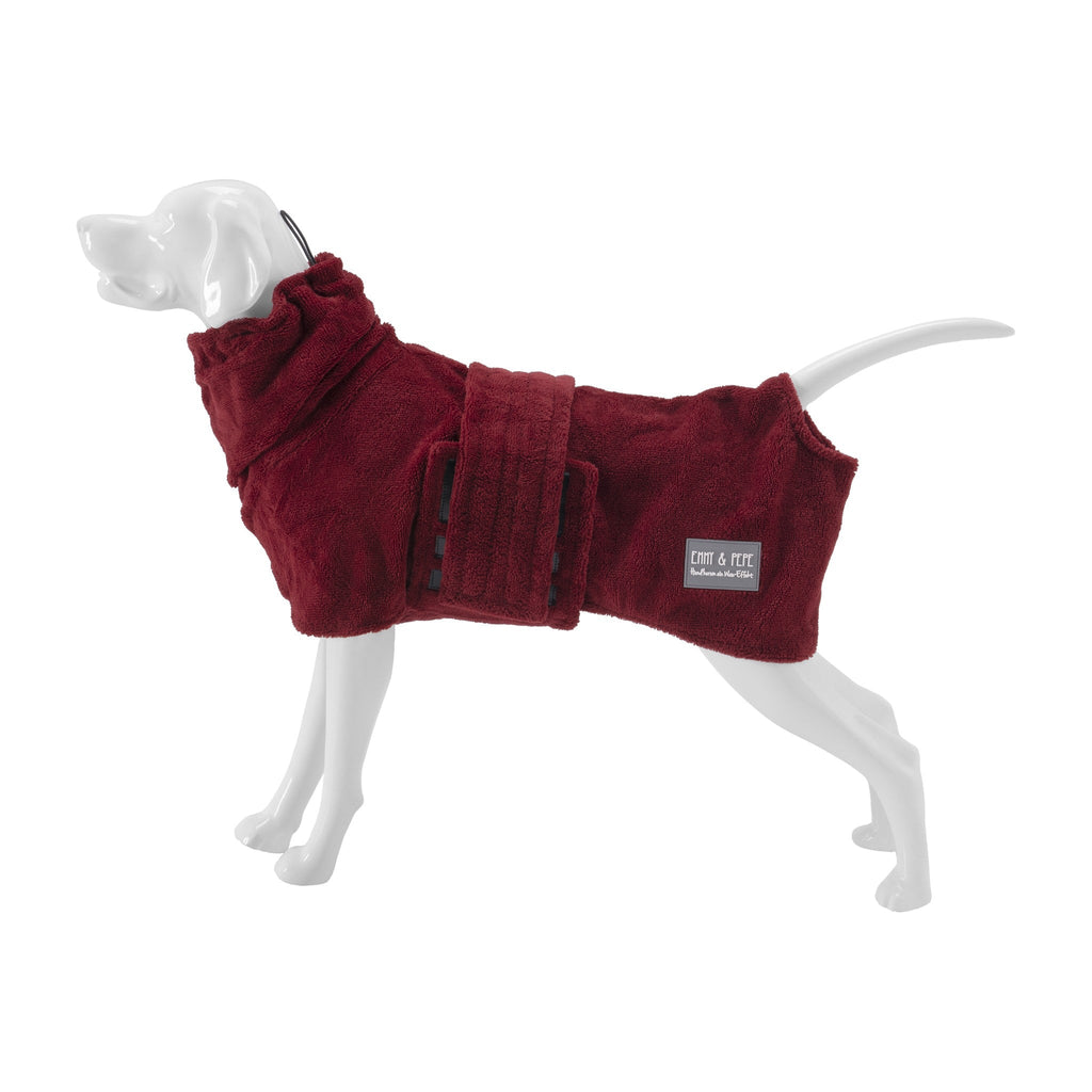 Wau-Dry Beere von der Seite: Hundebademantel mit breitem Bauchgurt und Klettverschluss